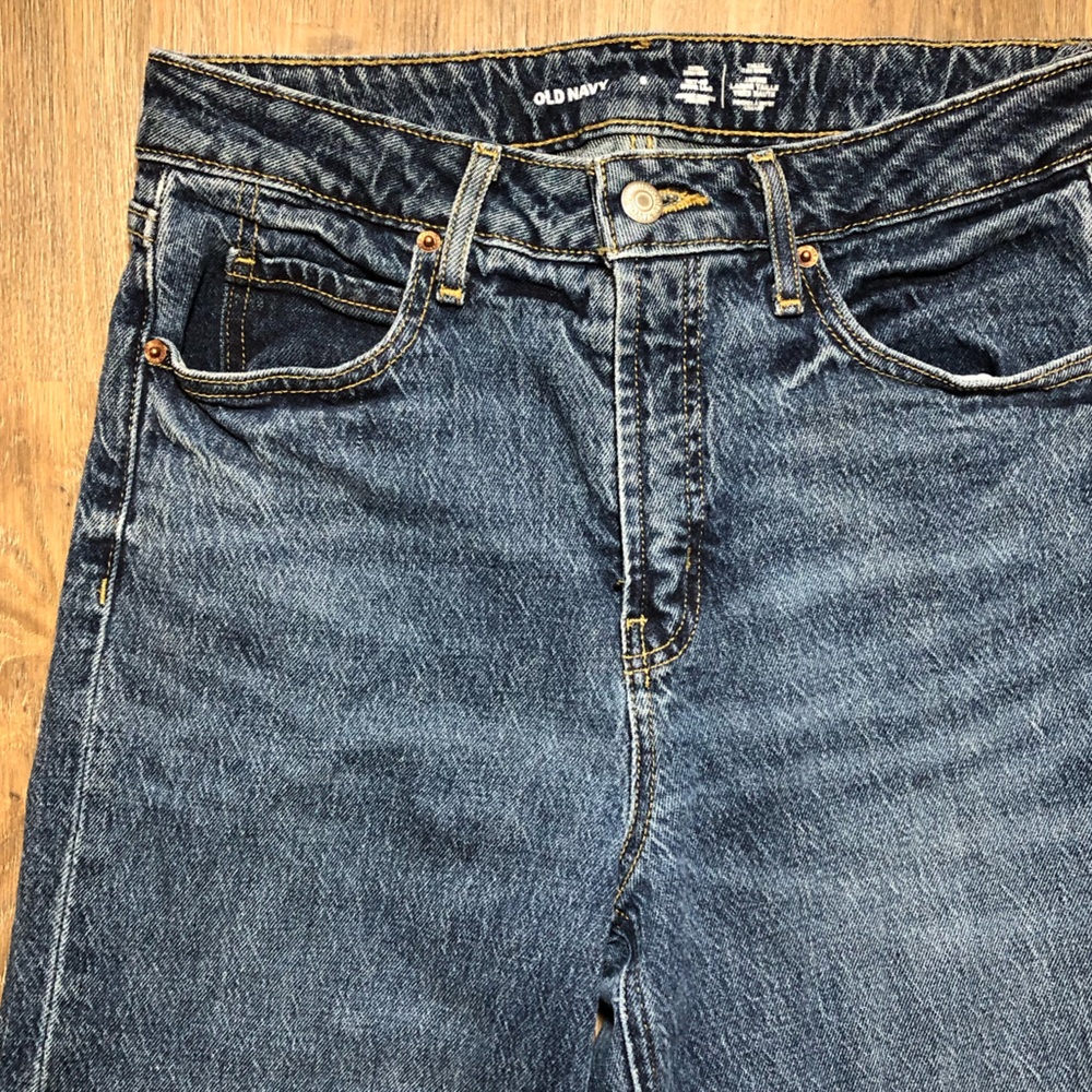 Old Navy Extra High-Rise Sky-Hi Wide Leg Jeans - Picture 6 of 17
